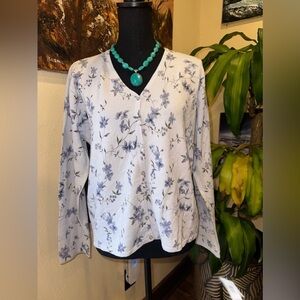 NWT Liz Claiborne flower cardigan. Shells button long sleeves. Sz XL